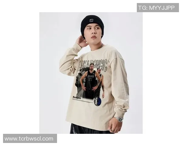 时尚潮流与运动风格融合 足球球星印花T恤搭配推荐